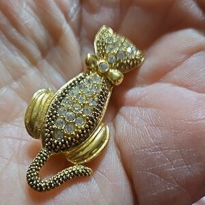 Vintage 1928 Brand Goldtone Clear Rhinestones Cat Brooch Pin